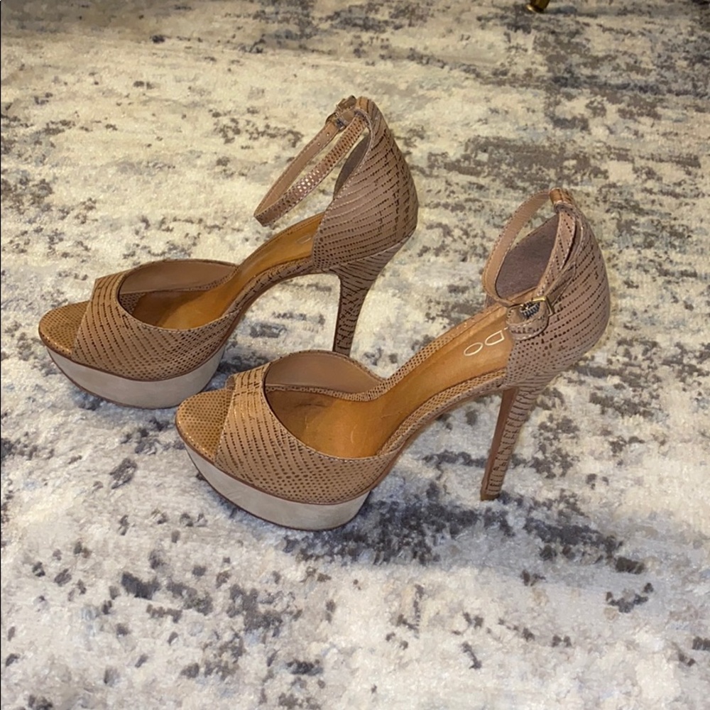 Shoes - Picture 3 of 4